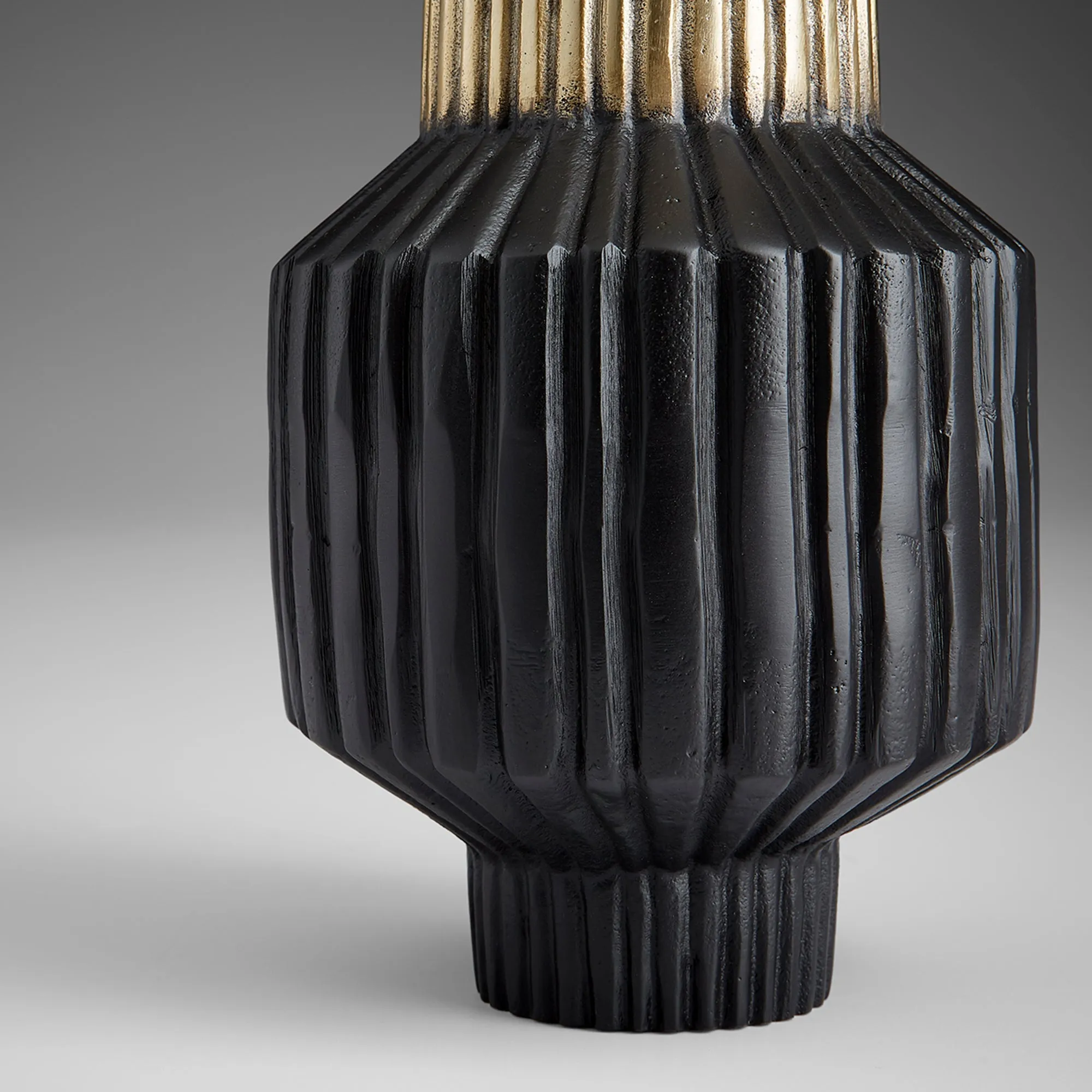 Allumage Vase-SM by Cyan