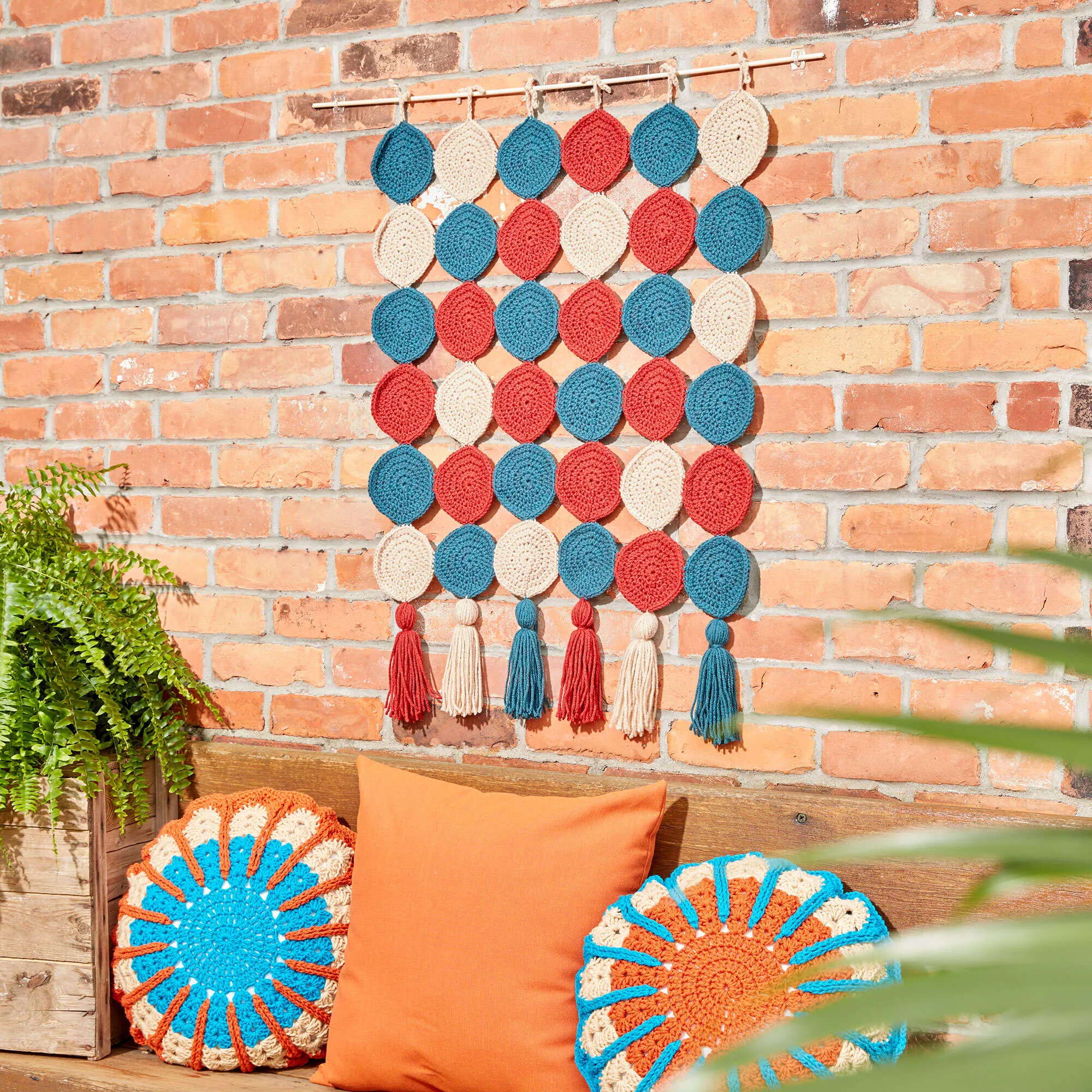 Bernat Round In Circles Crochet Wall Hanging