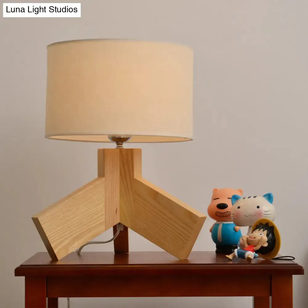 Chloe - [Nordic Drum Fabric Table Light Nordic Single Bulb Wood 3-Leg Night Stand Lamp for Bedroom