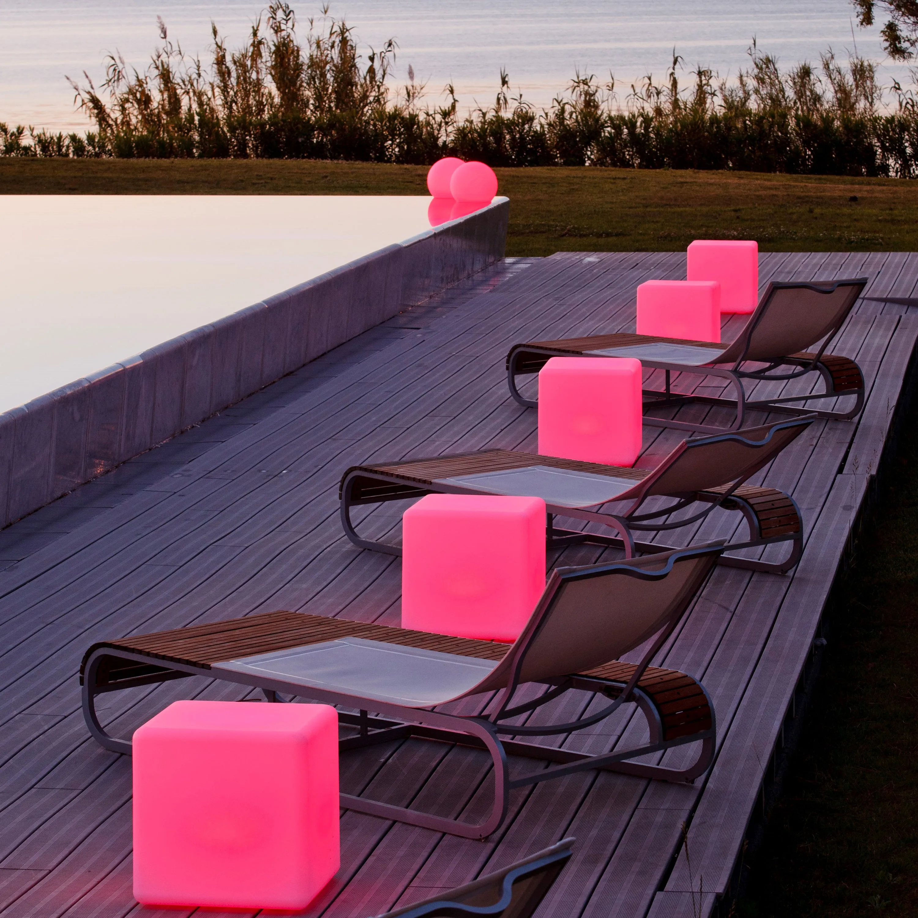 Cube Outdoor Bluetooth LED Floor Lamp