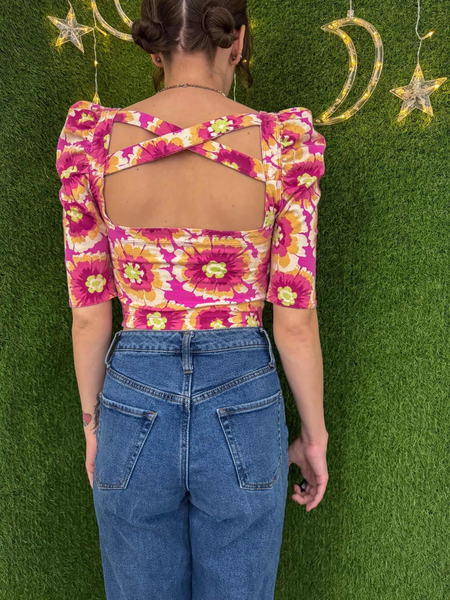 Gold Dust Woman Funky Floral Cropped Tee XS