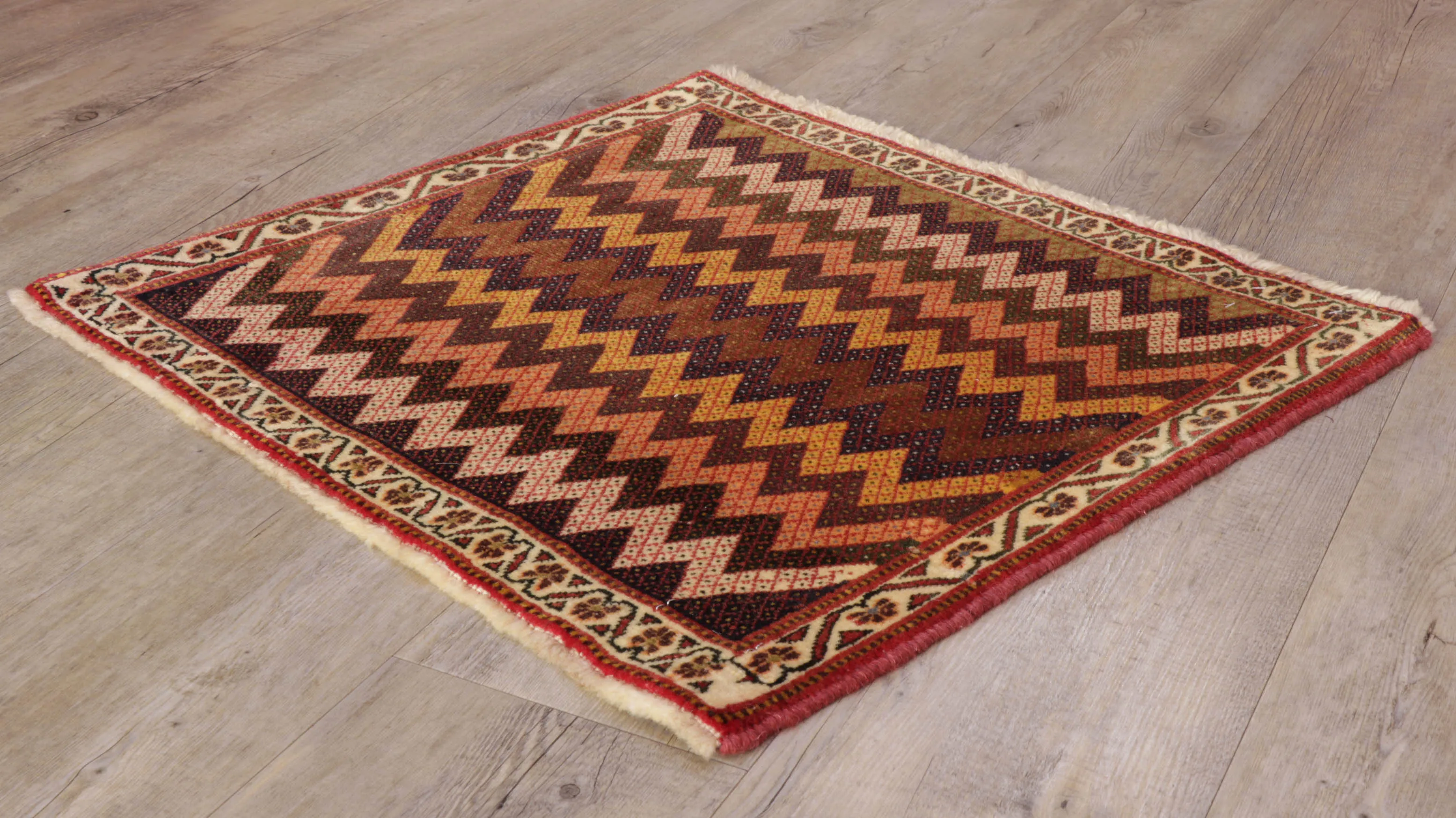 Handmade fine Persian Qashqai square - 309209