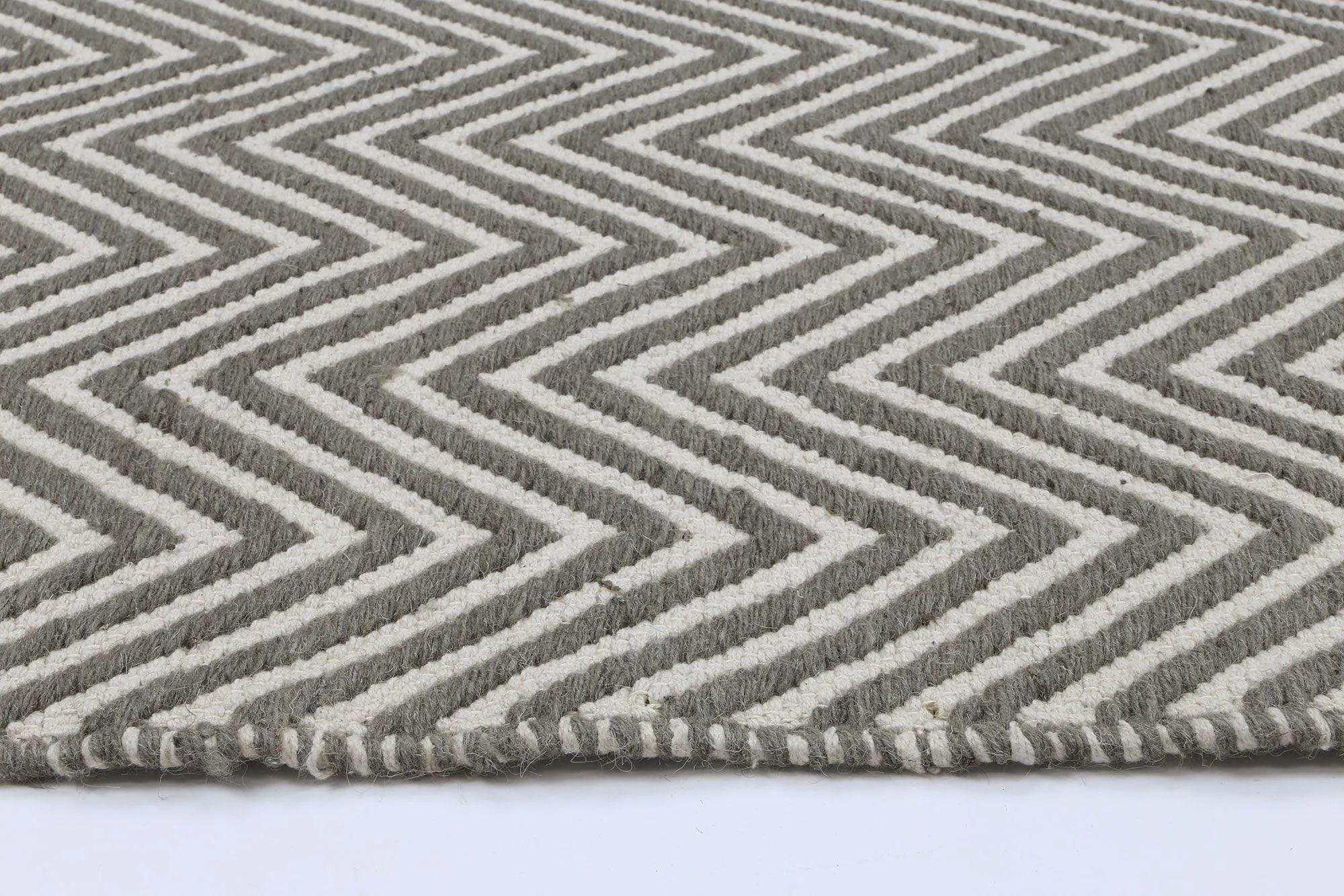 Natura Wool Fog Beige Chevron Rug 120x170 cm