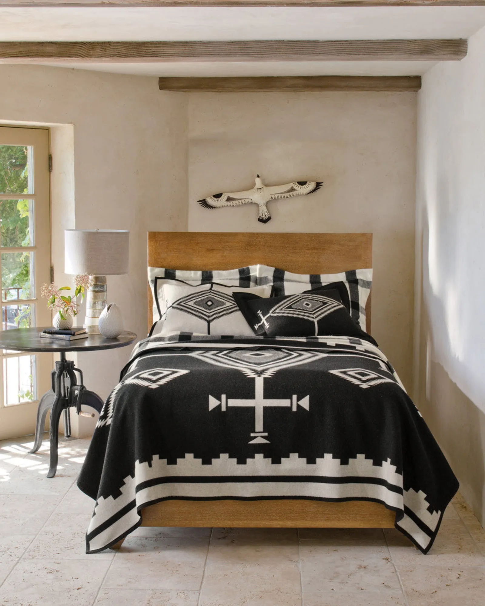 Pendleton Jacquard Unnapped Robe Wool Blanket - Los Ojos Black