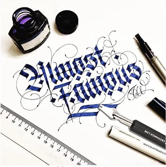 Practical Calligraphy Dip Pen Set with 5 Interchangeable Nibs Pen Handle for Art Writing Signatures Sketching Mapping Calligraphy Pen Set with 5 nibs for Beginners Kids Adults